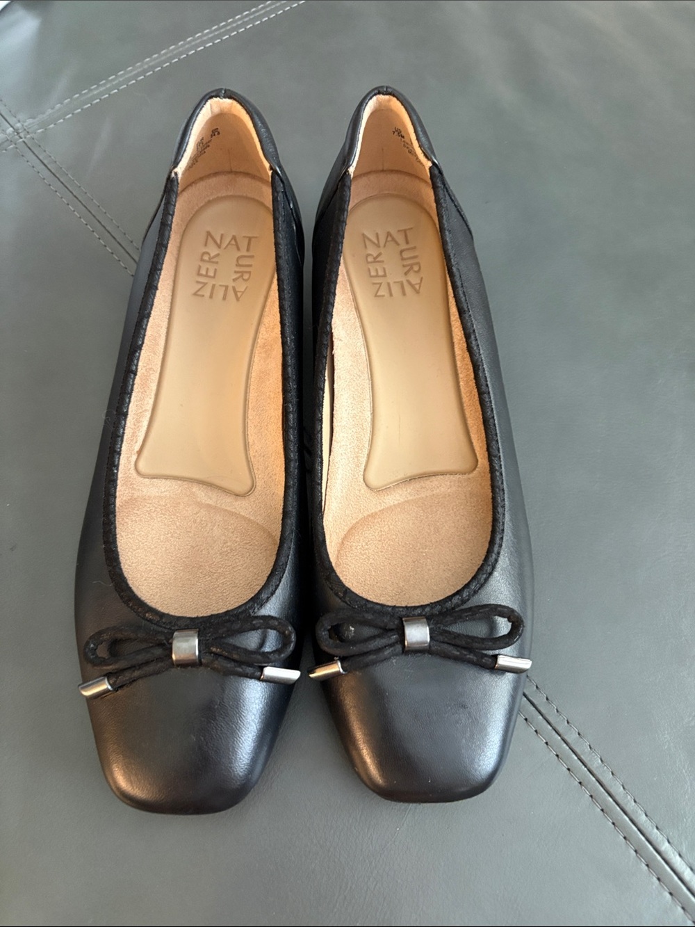 Naturalizer Black Leather Square-Toe Ballet Flats with Bow Accent 7.5